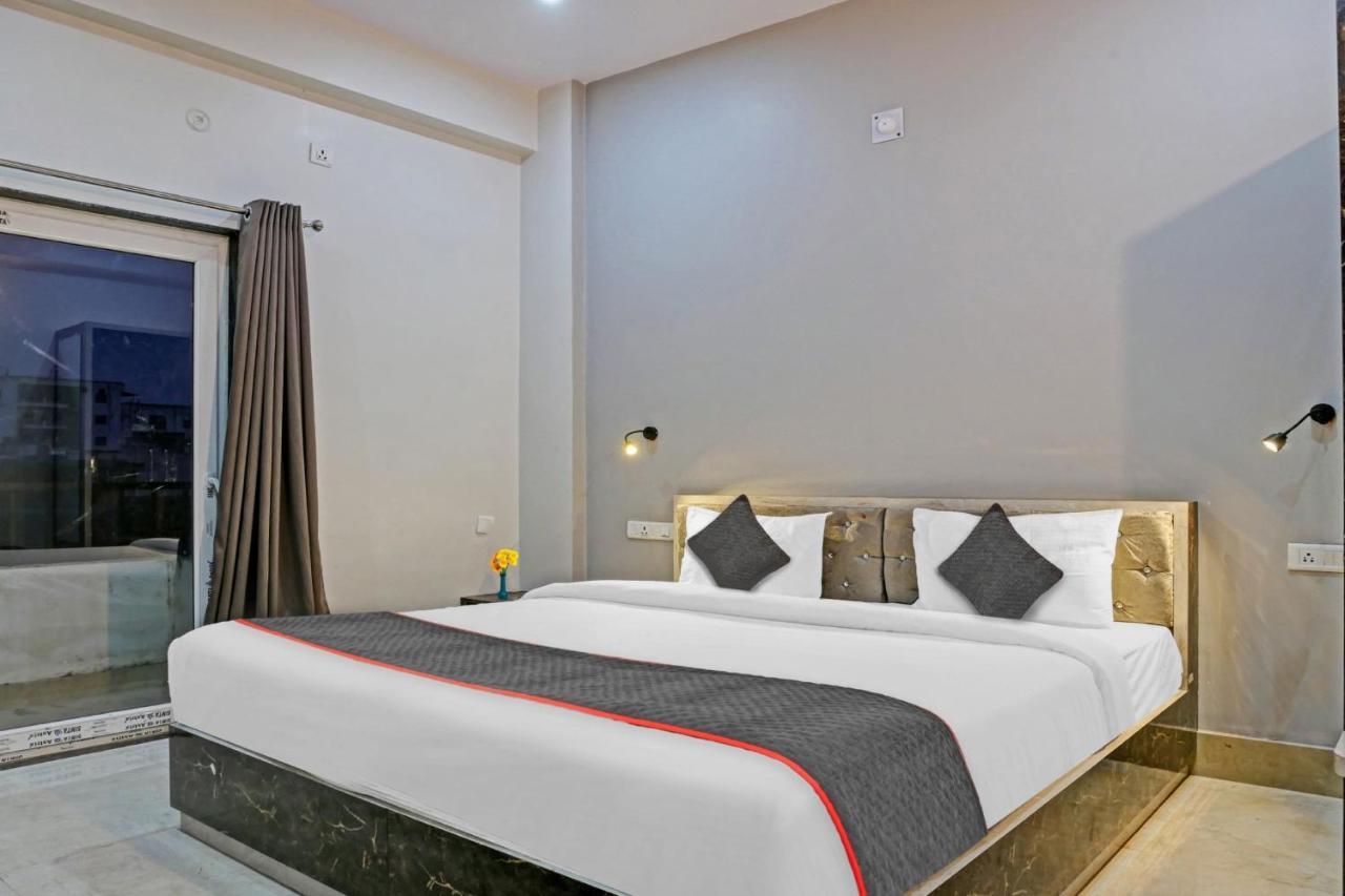 Townhouse Navneeta Grand Hotell Kakarmatha Exteriör bild