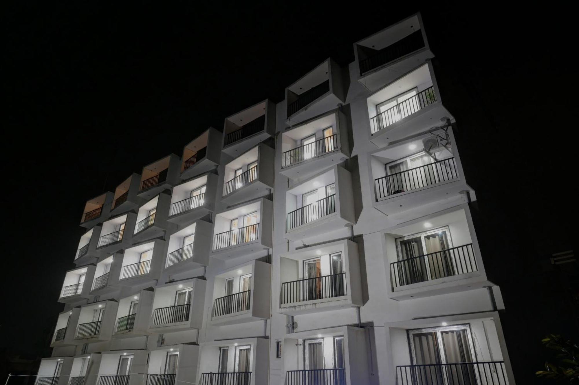 Townhouse Navneeta Grand Hotell Kakarmatha Exteriör bild